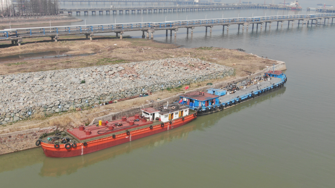 無(wú)人機(jī)巡邏構(gòu)筑江陰港口涉外疫情防控防線(圖1)