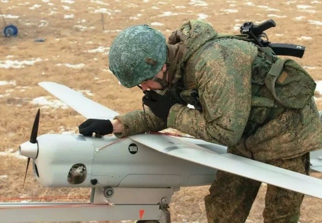 剛剛！俄軍拿出壓箱底無(wú)人機(jī)對(duì)烏克蘭“以牙還牙”(圖1)