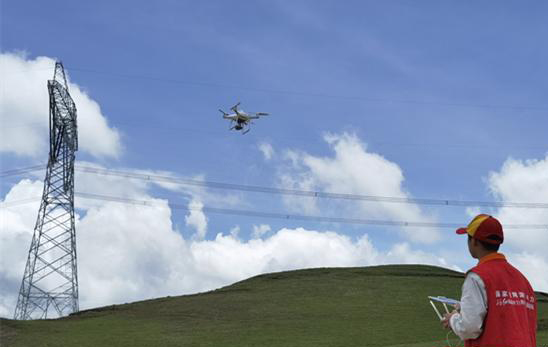 湖南國網(wǎng)采用無人機(jī)進(jìn)行專項巡檢迎峰度夏(圖1)
