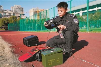 警用無人機(jī)時代已至，王牌“飛行員”圓夢(圖1)