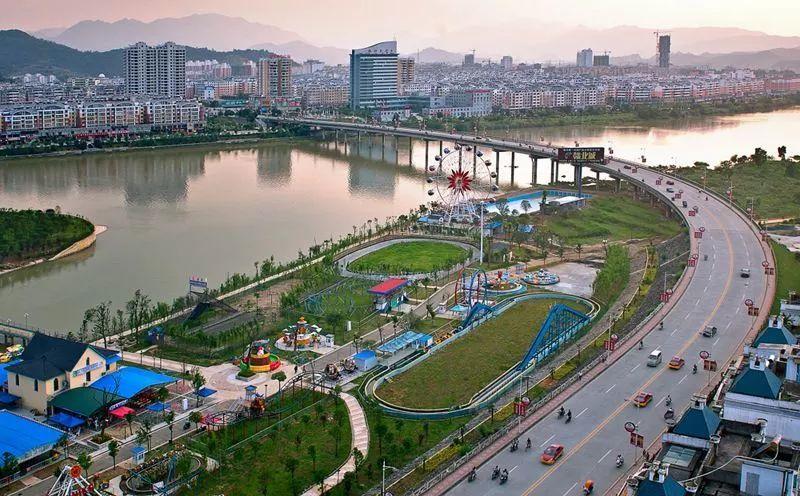 修水縣41臺(tái)秸稈禁燒巡航無(wú)人機(jī)正式“上崗”(圖1)